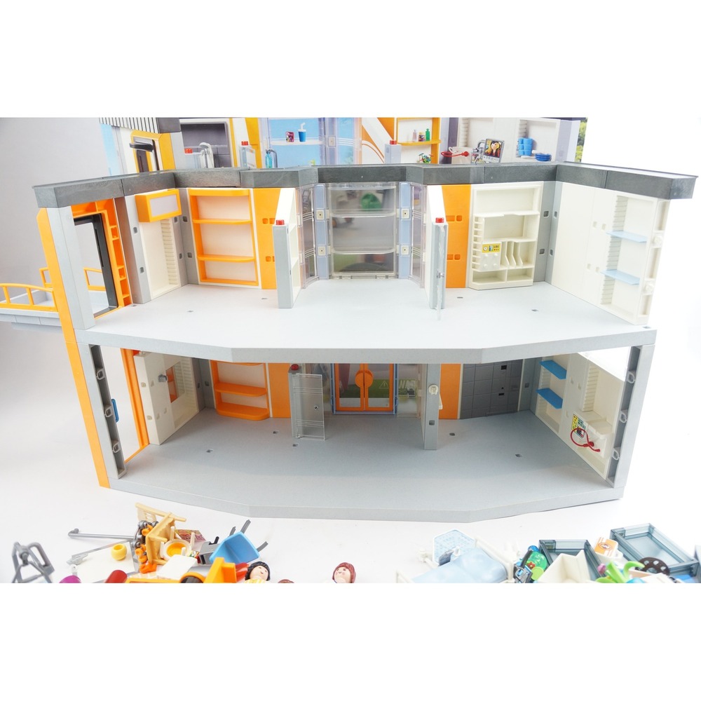 Playmobil City Life Large Hospital 70190 Playset EUC Incomplete + Extras + Box - Picture 5 of 7